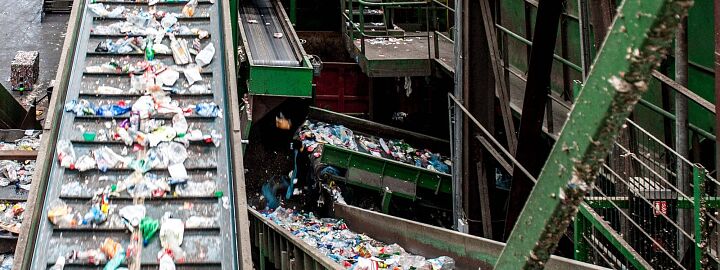 Lignes de tri pour différents flux de déchets
