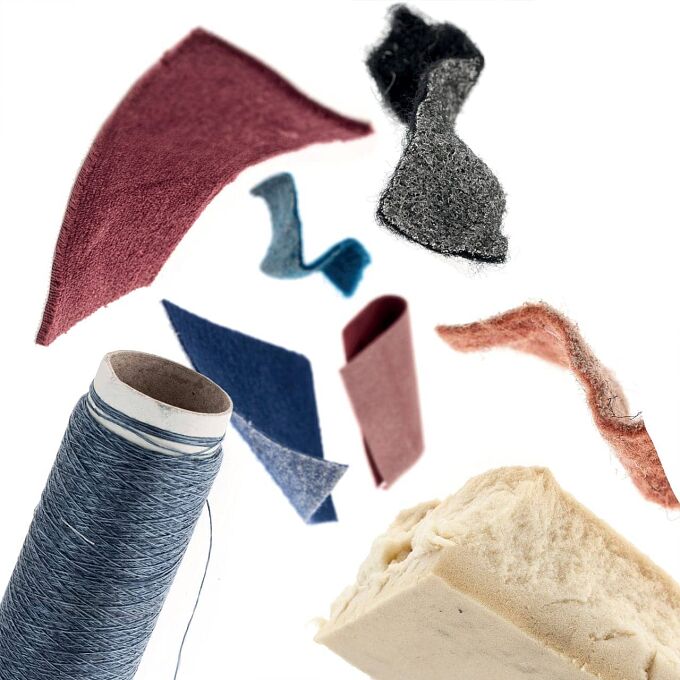 Dalles de moquette à usage professionnel en fibres recyclées