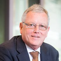 « Vanheede Environment Group est pour nous un acteur solide du marché. La collaboration est ouverte, constructive et transparente, comme doit l’être un véritable partenariat. Le savoir-faire de Vanheede est très apprécié, aussi par d’autres partenaires en Belgique et à l’étranger. Le fait que Vanheede soit une entreprise familiale se ressent parfaitement dans la collaboration journalière. Les collaborateurs de Vanheede sont disponibles et recherchent avant tout le travail de qualité. Vanheede accorde de l’attention aux hommes et aux femmes, ainsi qu’aux valeurs. »
William Vermeir, Fostplus